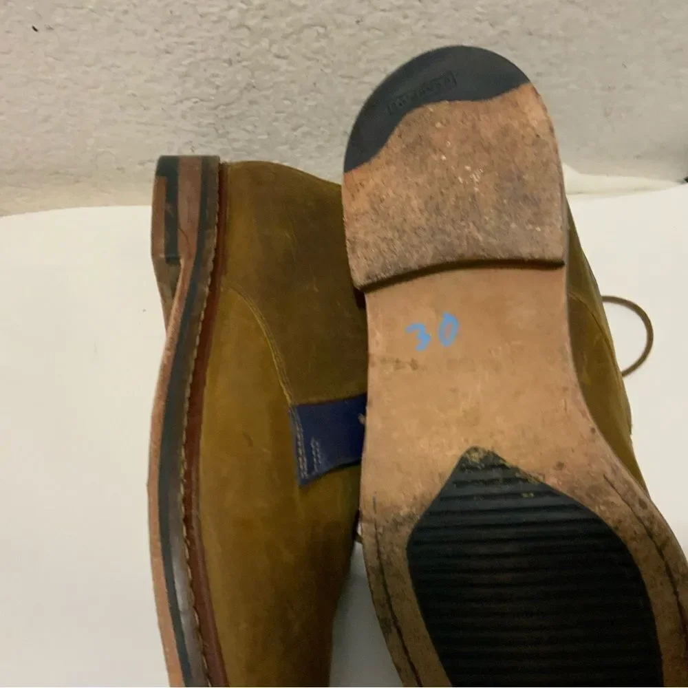 Cole Haan C20149 Mens size 9 Cambridge Chukka Brown leather Boots
